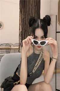 睁眼被换钱，她逃荒认亲杀疯六零篇章